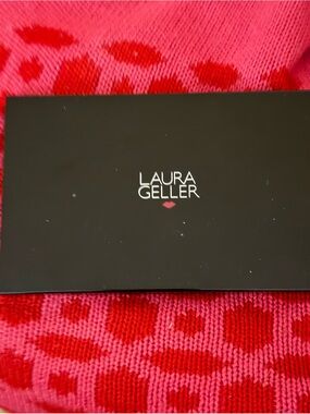Laura Geller eyeshadow compact. Earth tone of 8 different colors
